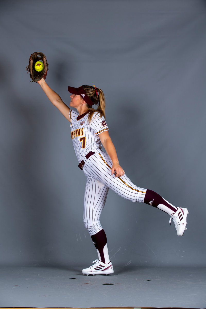 CMUSoftball's tweet image. T7| ABBEY. TOLMIE.

WOAH!!!

A true leaping, diving, lay out, all of the words, catch robs a hit from the Tommies lead off batter

1 down, 2 to go

#FireUpChips🔥⬆️🥎 | @AbbeyTolmie