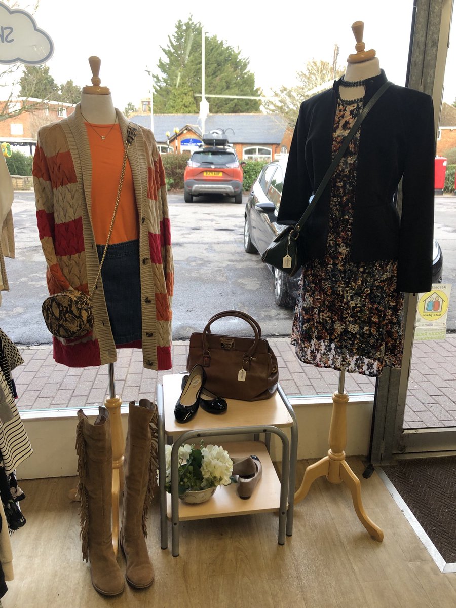 Mother and daughter window. Check out our great choice of fashion and gifts for Mother’s Day. #mothersday #motheranddaughter #giftsformum #fashionforallahes