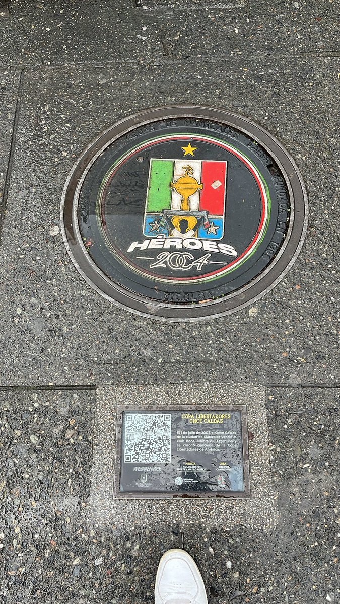 Santijn23's tweet photo. Caminar por las calles de Manizales está cada vez más entretenido 📝 https://t.co/kTNer35EPu