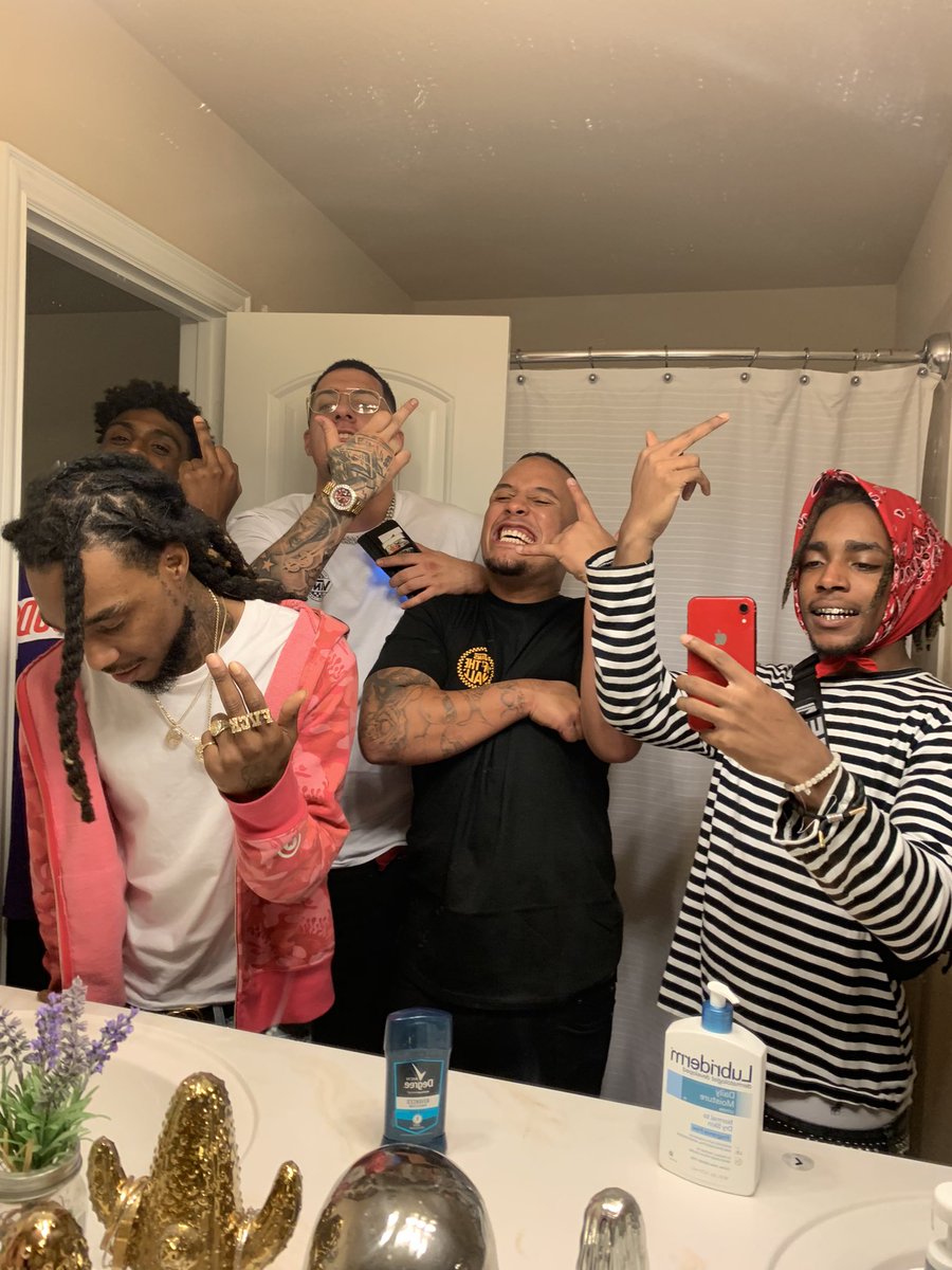 LilFvck69's tweet photo. Me and my mf brother @10kTaeDoe https://t.co/I1KfFXLh52