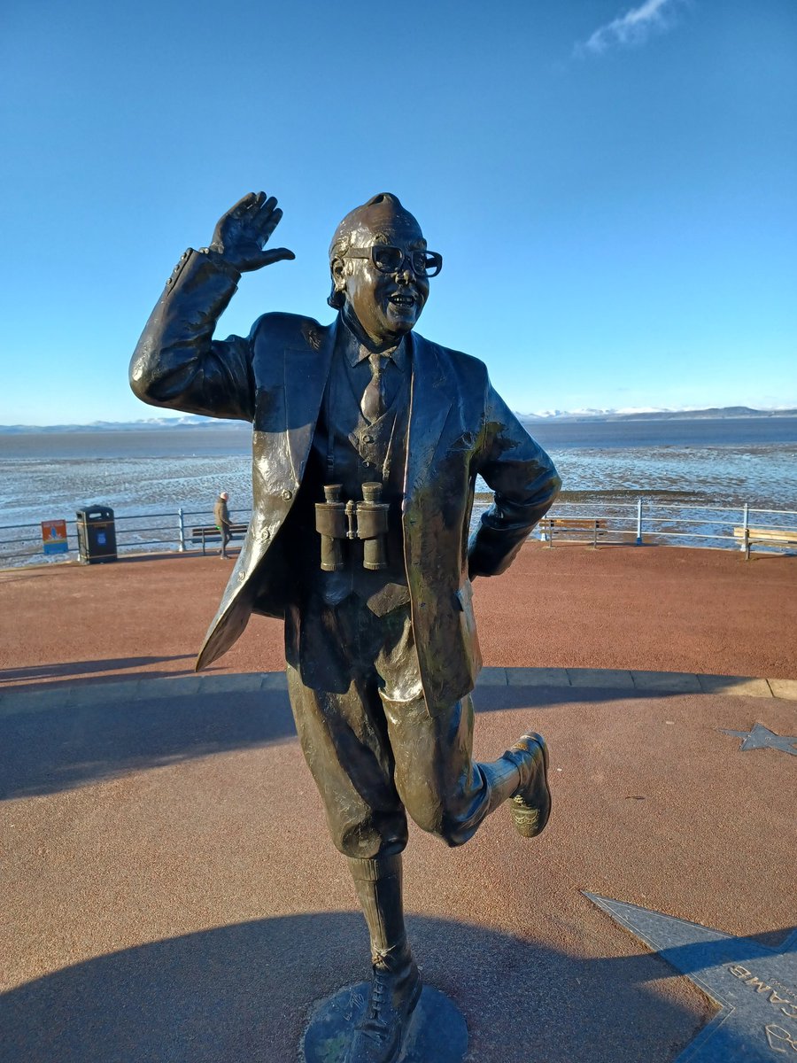 Lovey sunny day out with a legendary <a href="/LutonTown/">Luton Town FC</a> fan. <a href="/wearelutontown/">We Are Luton Town</a> <a href="/LutonNews_LTFC/">LutonNews_LTFC</a> #upthehatters