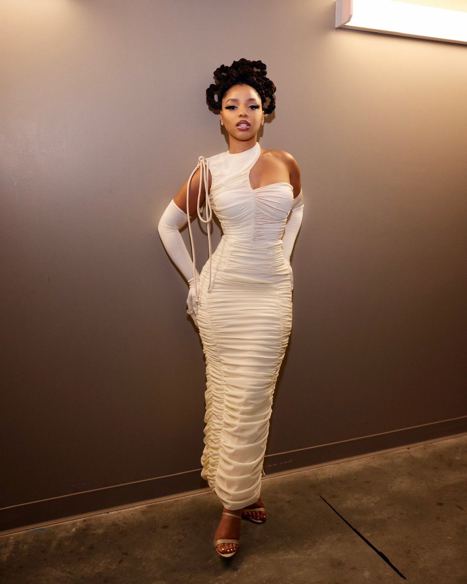 ChloeBailey's tweet image. thank you @essence for an incredible night celebrating black women in Hollywood 🥳