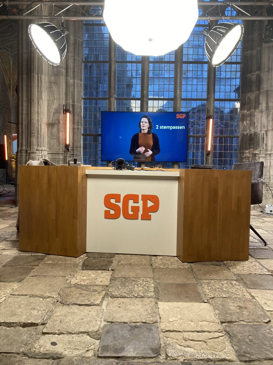 Wimstweeter's tweet photo. Vanavond #StudioSGP vanuit de historische Kloostergangen Abdij Middelburg! Kijkt u mee?Bereikbaarheid in de regio | Studio SGP gaat het land in https://t.co/zBZDhxixjm via @YouTube #PS2023 https://t.co/gHMjsoMcOg