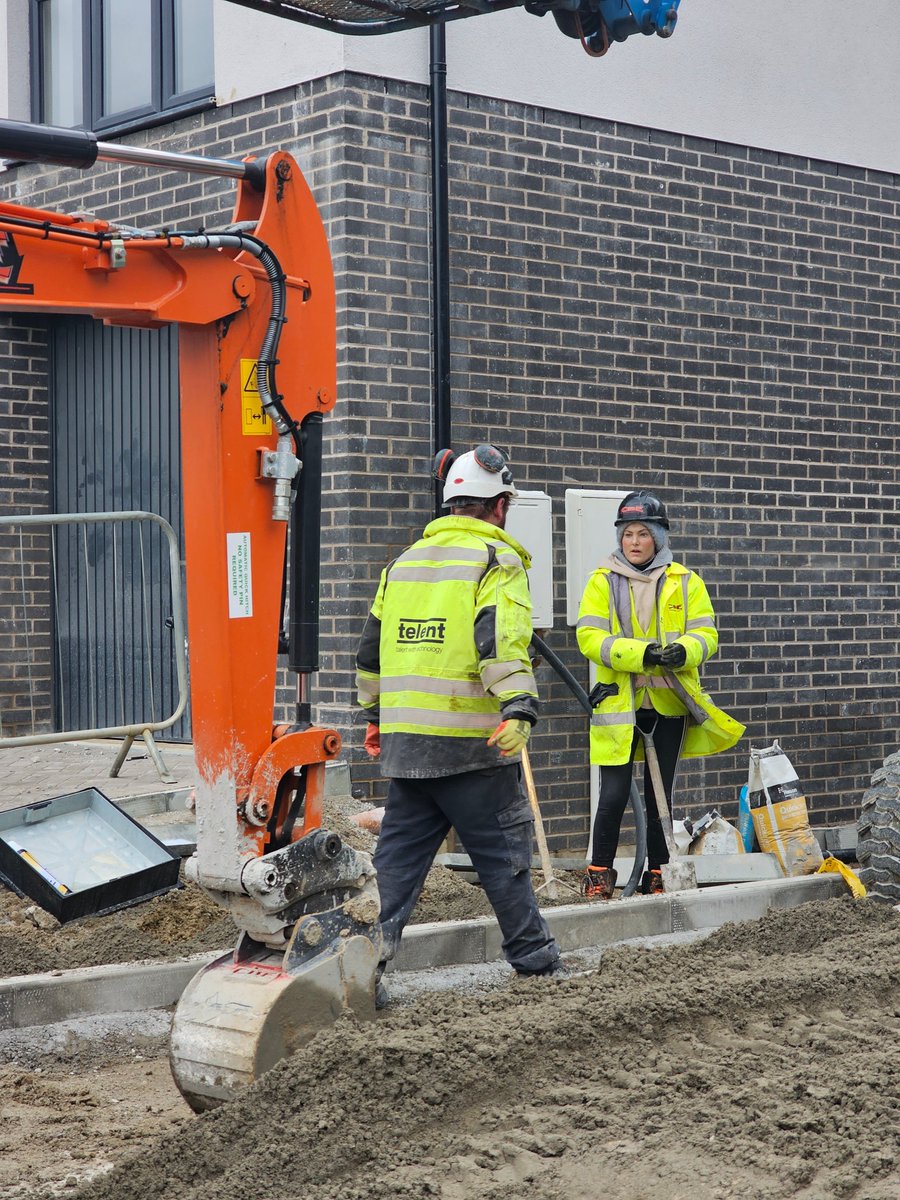 HalsallConstruc's tweet image. Happy Women in Construction week! We are grateful to have such strong females across our business, on-site &amp;amp; office based, helping pave our way to a better &amp;amp; more inclusive future. 
#WomenInConstruction #Inclusion #IndustryLeaders #LeadingByExample #NewBuildHomes #Future