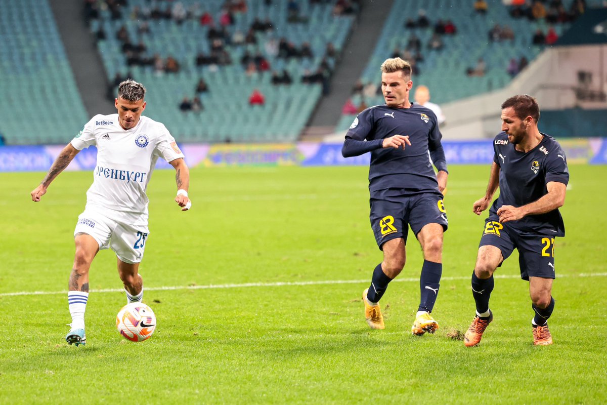 #СочиОренбург 0:1 после первого тайма 

🐻 Мир Российская Премьер-Лига 
⚽ Сочи - Оренбург
⏰ 10 марта 21.00 (19.00 Мск) 
🏟 Сочи. Стадион "Фишт" 
📺 Трансляция Матч-Премьер