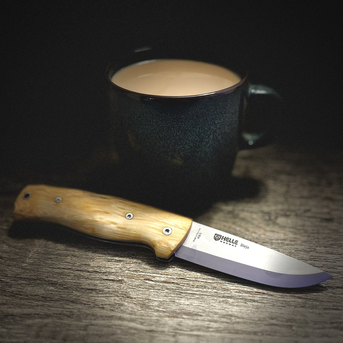 BladeGrunt's tweet photo. Helle Bleja 🇳🇴
#helleknives #bushcraft #scandi #coffee https://t.co/HNVpDdGXYa