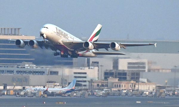 [#MRO] C'est une première pour #Emirates. 
La compagnie aérienne fait appel à #LufthansaTechnik pour des grandes visites de maintenance pour son importante flotte d'#Airbus #A380
+ de details sur journal-aviation.com/actualites/mro…