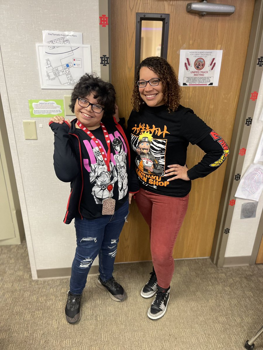 Pig tail/bun triplets and Miss Brown and Chayden swap for the day! What a fun week dressing up each day!! <a href="/IHMiddle/">Indian Hill MS</a>