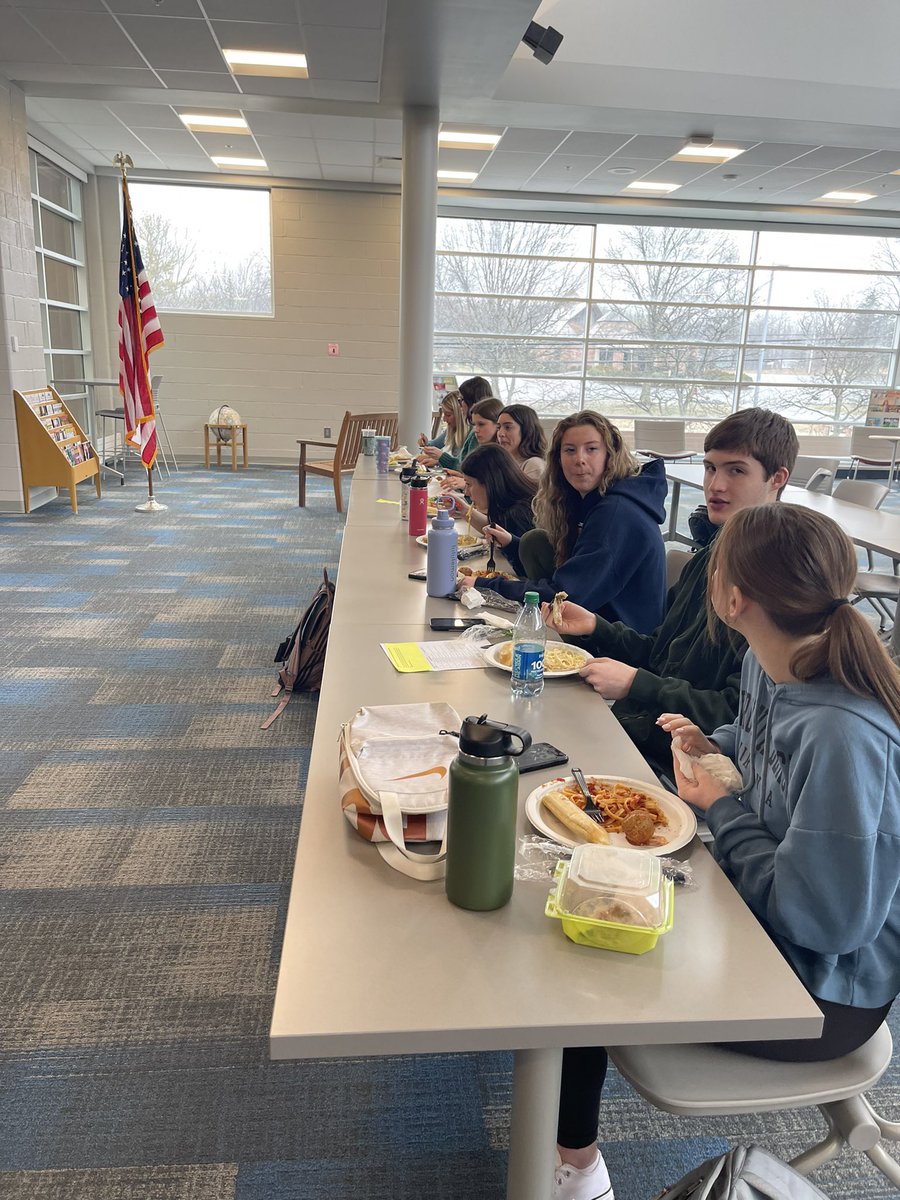 Huge Thank You to @MindsKent <a href="/Active_Minds/">Active Minds</a> for joining us at RHS  <a href="/RevereLocal/">Revere Schools</a> 💙❤️💚 Lunch &amp; Learn event! #mentalhealthmatters #YOUmatter
