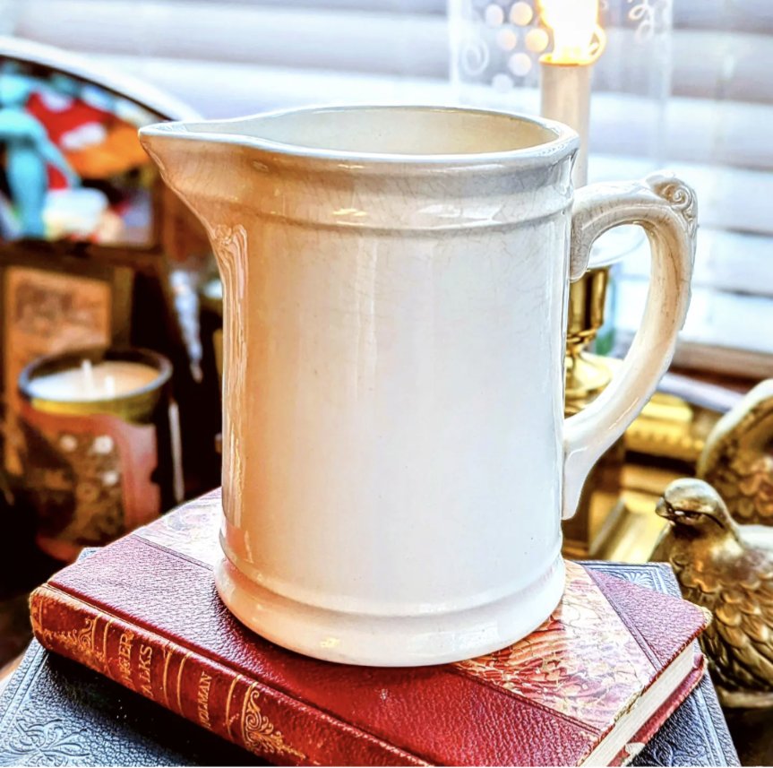 This fabulous crazed Antique Homer Laughlin Cream White Pitcher will be on its way to it's new home tomorrow! Such a great display piece! How would you style it?
Now Sold🤍✨
#antiquepottery #antiquepitcher #pitchers #homerlaughlin #fridaymorning #etsystore