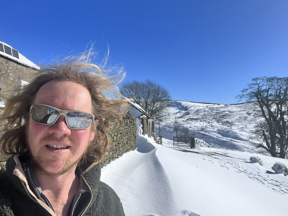#Snow Absolutely gorgeous now
#ApresSki anyone?

#OffGrid
#YorkshireDales
#SnowDay in #Yorkshire