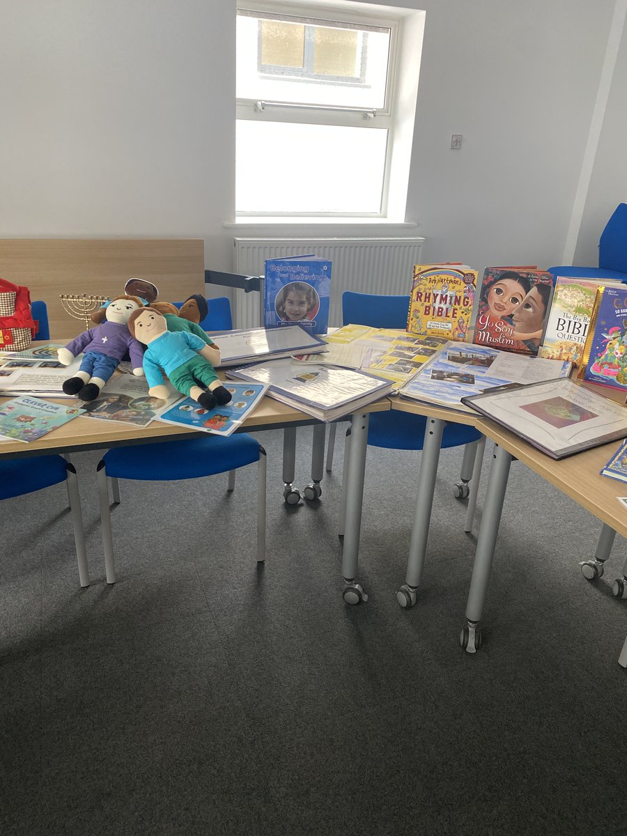 generatehub's tweet photo. Happy Friday!πTrainees are back at @wdtrust for an exciting RE session with the brilliant Karen Longden @StBarnabasCeSch #CSTG #Primary #RE #Training #Generate #SchoolDirect https://t.co/jWnXv6Fe4O
