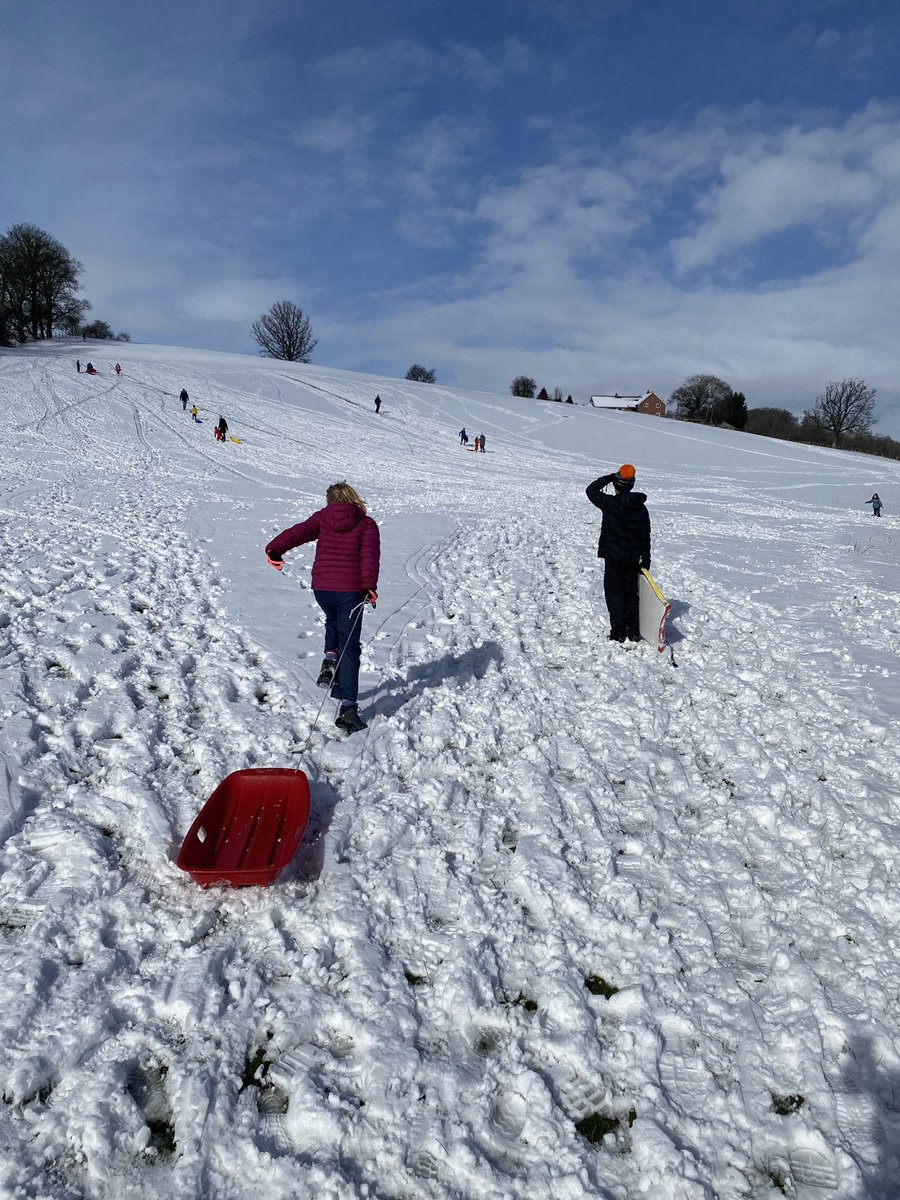 wendy05's tweet photo. Snow days = best days ☃️ #rsssnowday @rhosstreet https://t.co/NrUIp8x8O3
