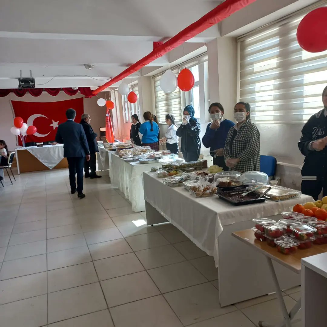 İlçe Milli Eğitim Mdr. Sy.Mehmet ÇİFTÇİ, Şube Mdr. İlhami ATASEVER ve Halil ibrahim KELEŞ ile birlikte geliri depremzedeler yararına kullanılmak üzere <a href="/HinisCpal/">Hınıs Çok Programlı Anadolu Lisesi/Erzurum</a> düzenlemiş olduğu Kermese katılım sağlayarak destek oldu.<a href="/Erzurum_Mem/">Erzurum İl Millî Eğitim Müdürlüğü</a> <a href="/Memet2513/">Mehmet Çiftçi</a> <a href="/ilhami_atasever/">İlhami ATASEVER</a> <a href="/Halilbrmkeles/">Halil İbrahim Keleş</a>