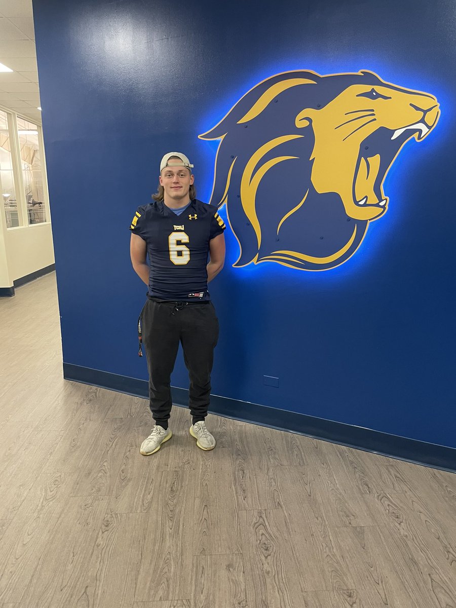 TEBrendan84's tweet photo. Today being my 18th birthday marks the beginning of the next chapter of my life, therefore I feel it’s only right to announce my academic and athletic commitment to The College of New Jersey. I can’t wait for what the next 4 years have in store! @Coach_Mershman https://t.co/JezjwLB8GM