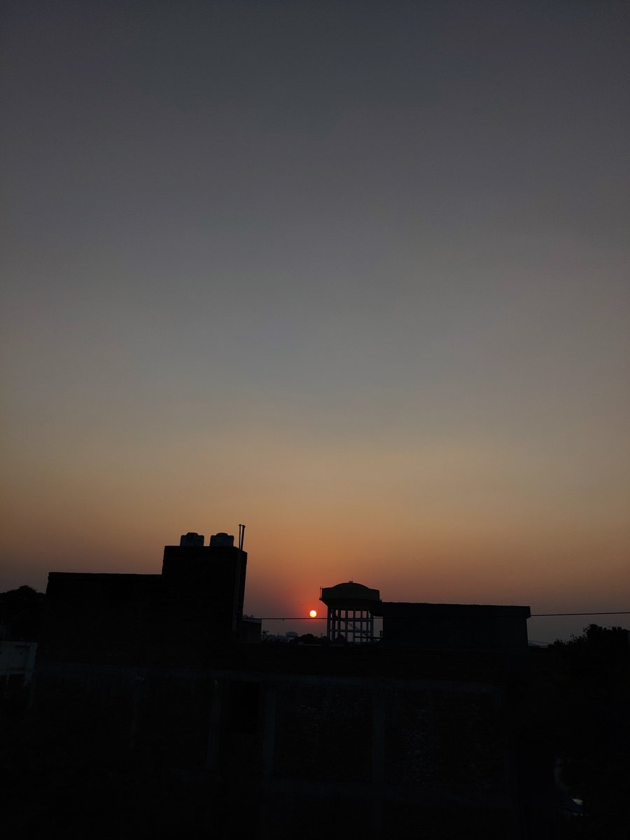 POV : 
You're in your home town, enjoying a peaceful sunset with Maa ke haath ki blender wali cold coffee &amp; Billy Joel's lyrics in the background.

Only God knows how much I needed this trip back home. 
Back to the grind tomorrow.

#sirfshukhar