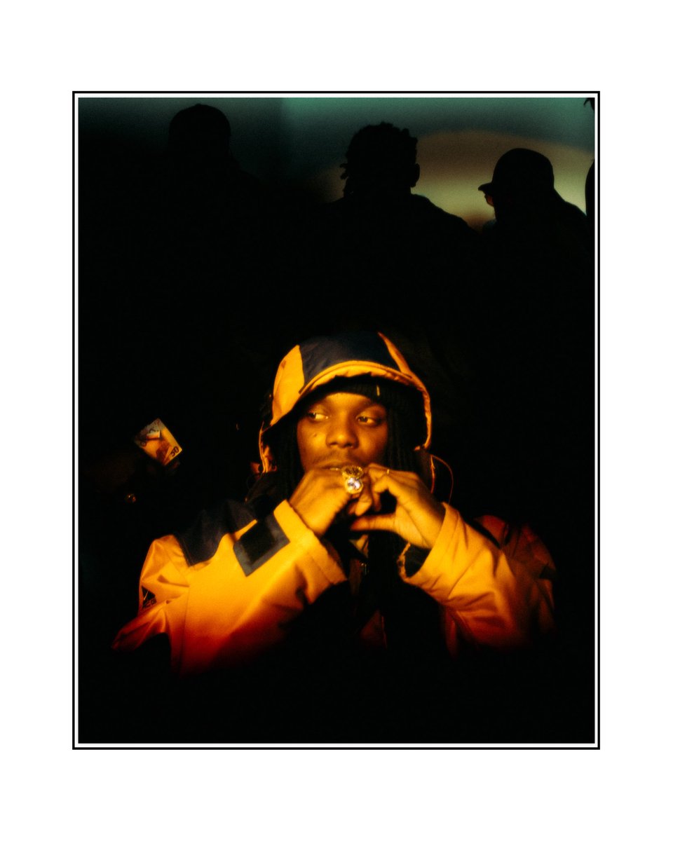 giovannyxscott's tweet photo. Creative Direction ”Cover Press LGD” for @Marginal_Fvla on his new Project ☂️. 
———
- Photography &amp; Stylīng by Me. 
- Art Dir. : @bahbou_floro 
- Light Ass. : @giveme92kisses https://t.co/Vp7POhkxrc