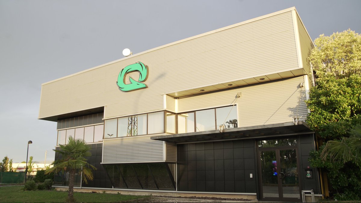 QLASH_MENA's tweet image. جمعة مباركة عليكم🥰

من أمام بيت للتنانين🐉

#WeAreQLASH #QLASH #gaminglife