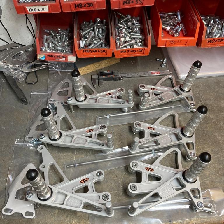 SESRaceProducts's tweet photo. Silver ZXR400 Rearsets are now back in stock!
You asked, we listened. Black anodised version available next week! Pre order now to avoid disappointment!! #ZXR400 #Kawasaki  #Rearsets #400cc https://t.co/RBHlCVpWKB