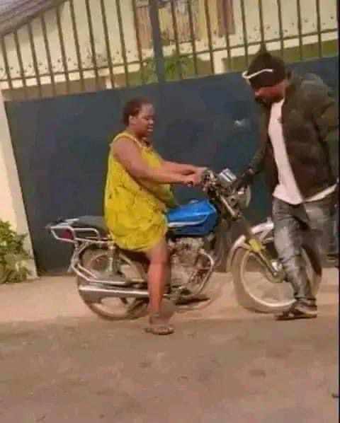 FridayNice3's tweet image. ℂ𝕒𝕟 𝕤𝕠𝕞𝕖𝕠𝕟𝕖 𝕡𝕝𝕖𝕒𝕤𝕖 𝕙𝕖𝕝𝕡 𝕞𝕖 𝕖𝕩𝕡𝕝𝕒𝕚𝕟 𝕨𝕙𝕒𝕥 𝕘𝕠𝕚𝕟𝕘 𝕠𝕟 𝕙𝕖𝕣𝕖