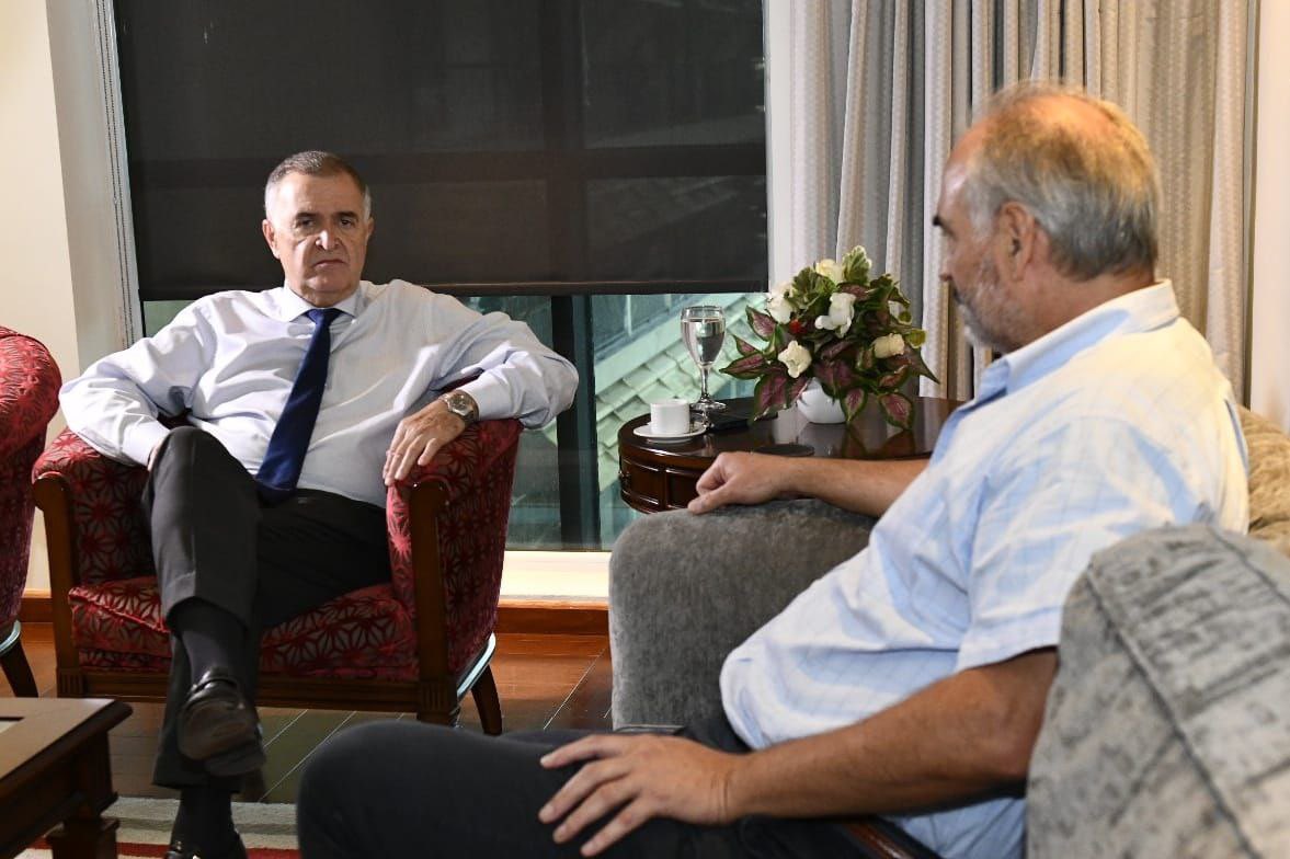 OsvaldoJaldo's tweet image. 𝗟𝗲𝗴𝗶𝘀𝗹𝗮𝘁𝘂𝗿𝗮 |  A través del diálogo y el consenso venimos fortaleciendo nuestro proyecto político en pos de lograr un Tucumán mejor. 

🤝 En este sentido, recibimos al ex diputado nacional por la UCR, @JuanCasanas1, quien será candidato a intendente de Yerba Buena por…