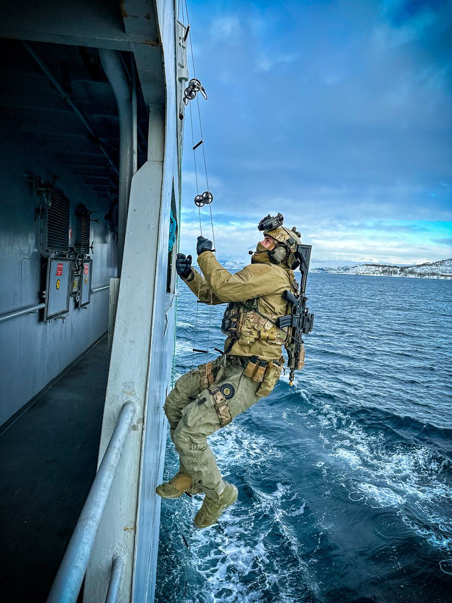 #JointWarrior provide NATO allies and partner nations a complex environment where they can train together, honing tactics and skills. This week #SNMCMG1 hosted a boarding exercise for the Norwegian Coastal Rangers, giving them a unique platform for practising exactly that.