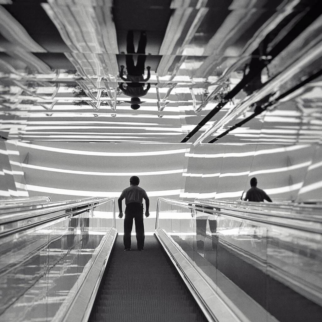 《城市无限》Infinity Mirror ～ You take delight not in a city's seven or seventy wonders, but in the answer it gives to a question of yours. ~ Italo Calvino, Invisible Cities #photooftheday