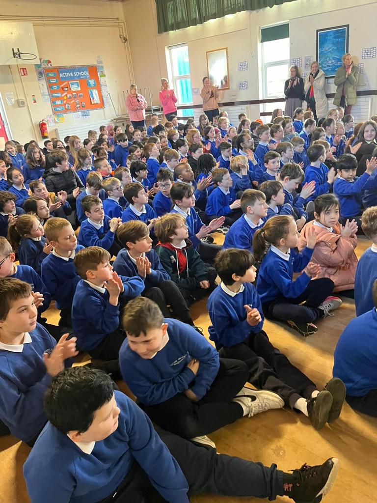 SligoGAACandG's tweet photo. Great morning visiting @ScoilUrsulaNS presenting jersey to sean and congratulating mini 7's boys team who won competition for first time in schools history. Thank you to principal Tony Gallagher and his staff 👏👏🏁🏁 https://t.co/C9HkauH5Uh