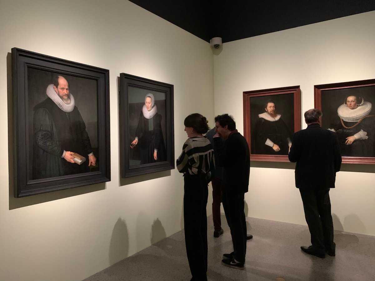 #WeekendTip | In Museum <a href="/DeLakenhal/">Museum De Lakenhal</a> is nu de tentoonstelling '#DavidBailly – Tijd, dood en ijdelheid' te zien!
➡️edu.nl/wn3k6

Wij mochten onder meer bijdragen met deze twee sierlijke portretjes uit de <a href="/ubleiden/">UBLeiden</a> <a href="/UniLeiden/">Universiteit Leiden</a> #BijzondereCollecties.