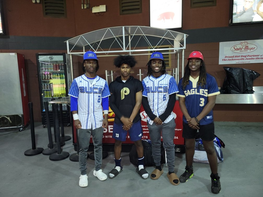 JaxRockets's tweet photo. Proud this Crew keep working guys #ROCKETALUM https://t.co/rEm361LMck