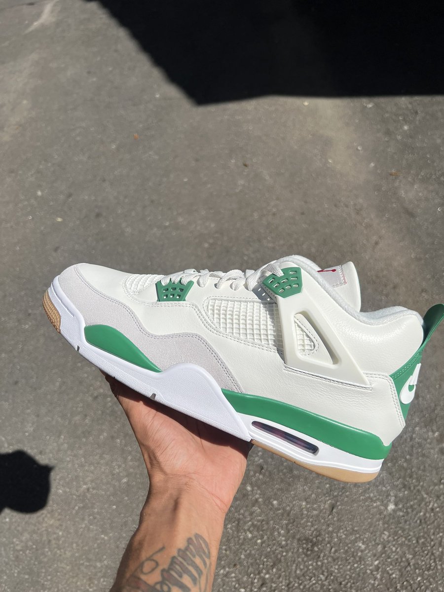 Week 7 Giveaway: Luck of the Irish ☘️ 

Jordan 4 SB Size 4-12 

1. Make sure you’re following <a href="/justfeats/">10 toes 🏃🏾‍♂️💰</a> here and on IG <a href="/justfeatsla/">IG: JustFeatsLA 👟🔌</a>

2. Like and RT this tweet 

3. Comment w/ a screenshot that you follow on IG

Winner chosen Monday March 13th. Good luck! 🍀