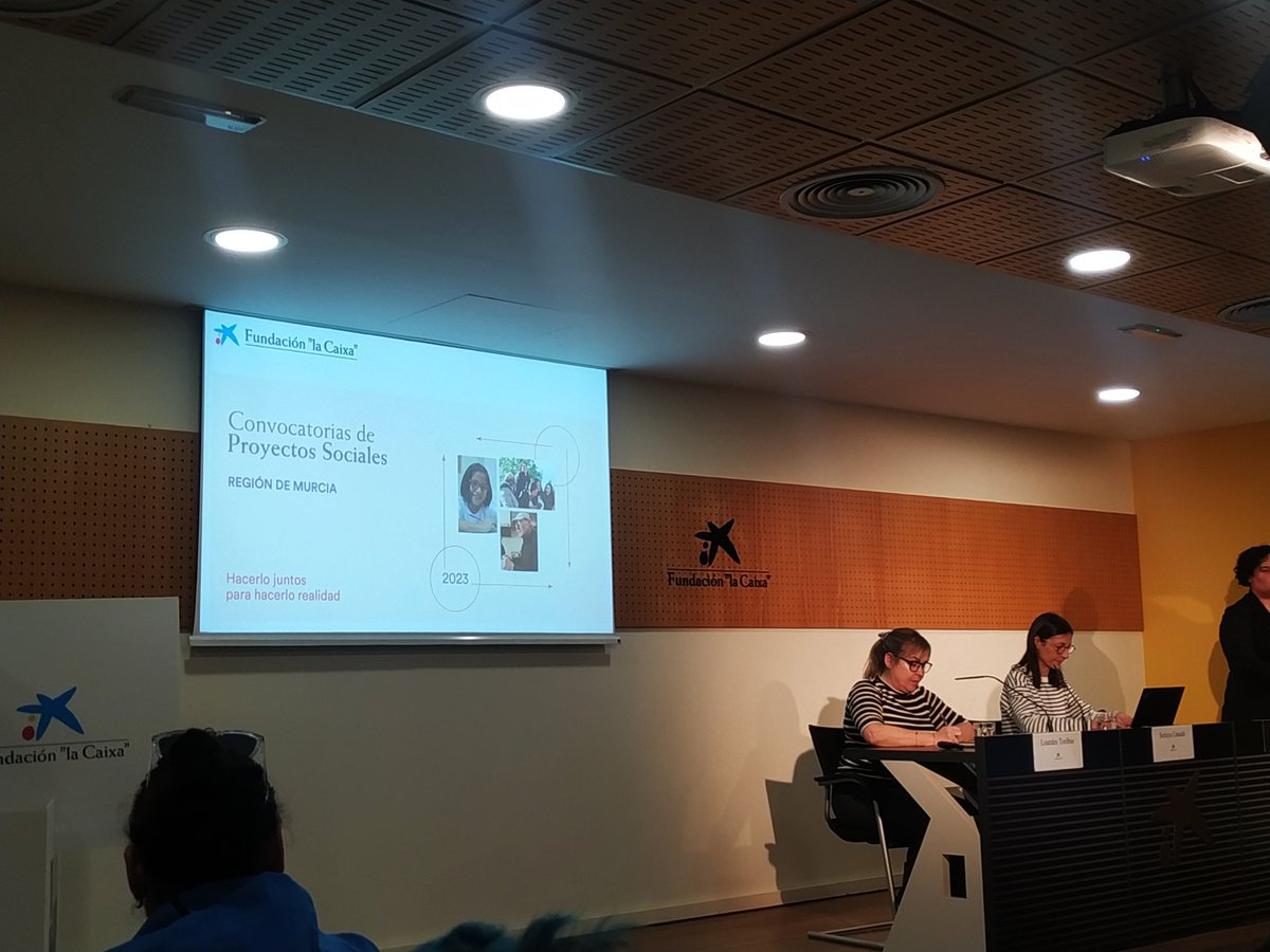 jescano_ecca's tweet photo. Ayer 09 de Marzo, @eccasocial  estuvimos en la presentación de la convocatoria de proyectos sociales de la Región de Murcia, de @FundlaCaixa https://t.co/aDrvD8CCR6