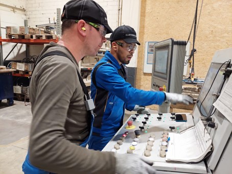 MartinreaInt's tweet photo. Between November and February, a total of 18 casting specialists from the LPDC Mexico plant were sent to Germany to support their current projects. The teams were excited to collaborate, exchanging knowledge and best practices. #OneMartinrea #OurPeople #Automotive https://t.co/QfKhefoE4F