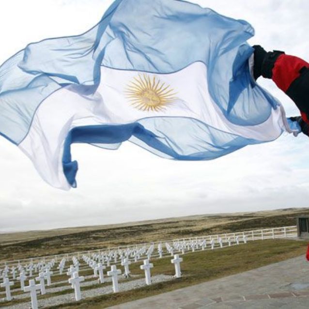 Agenda_Malvinas's tweet photo. PARA LA MAYORÍA DE LOS BRITÁNICOS LAS ISLAS MALVINAS SON ARGENTINAS
📌https://t.co/wp2xZlk69N
Siete de cada diez ciudadanos del Reino Unido piensan que el archipiélago austral pertenece a la Argentina, según un relevamiento efectuado por el medio inglés Politics Polls. https://t.co/rs6pPUEvPS