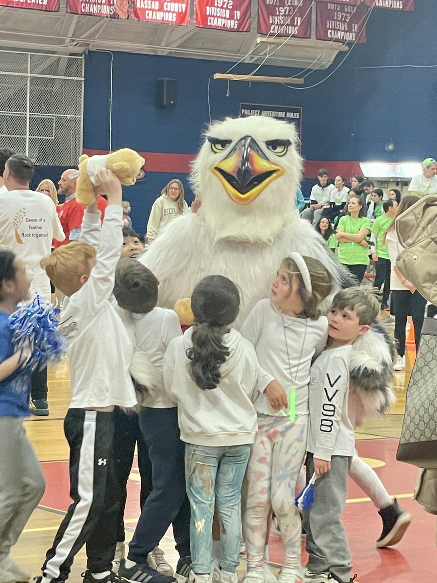 Principal_CSH's tweet photo. What an unbelievable evening supporting Corey’s Promise. Thank you to the Phelan family for joining us and to the entire CSH school community for coming out in such numbers to support such a wonderful cause. @CSHWestSide @CSHLloydHarbor @CSHGoosehill #CSHpride https://t.co/dcrESXw4B0