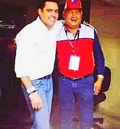josehidalgo13's tweet photo. ...¡Se supo!...los asesores*, le estan haciendo ver al #Pillin que las primarias son un jamoncito y por eso ya estan negociando con #Lombi y el #primoRomulo, chifiando al #Blandito que esta con el muñeco;se nota que no han visto las ultimas encuestas y solo creen en maletinazos🤑 https://t.co/k7dVYwOei5