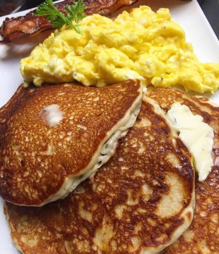 Pancakes 🥞 Scrambled Eggs and Bacon 🥓
beautytippz.com