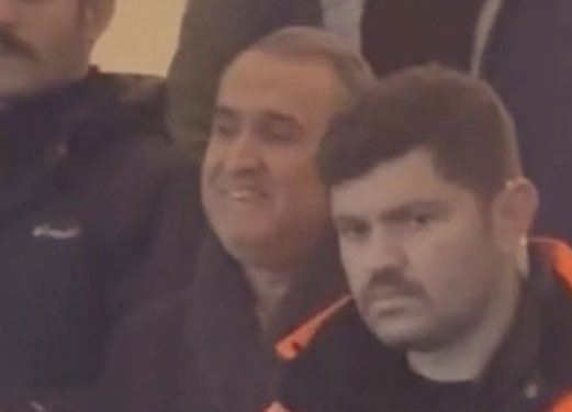 MalumatReport's tweet photo. 📌 Adıyaman Valisi Mahmut Çuhadar, görevinden ayrıldı.

Çuhadar'ın ayrılma nedeninin, kendisini eleştiren depremzedelere gülerek karşılık vermesinden dolayı oluşan tepki olduğu söyleniyor.

#adıyamanvalisi #mahmutçuhadar https://t.co/aTCCxjrw8l