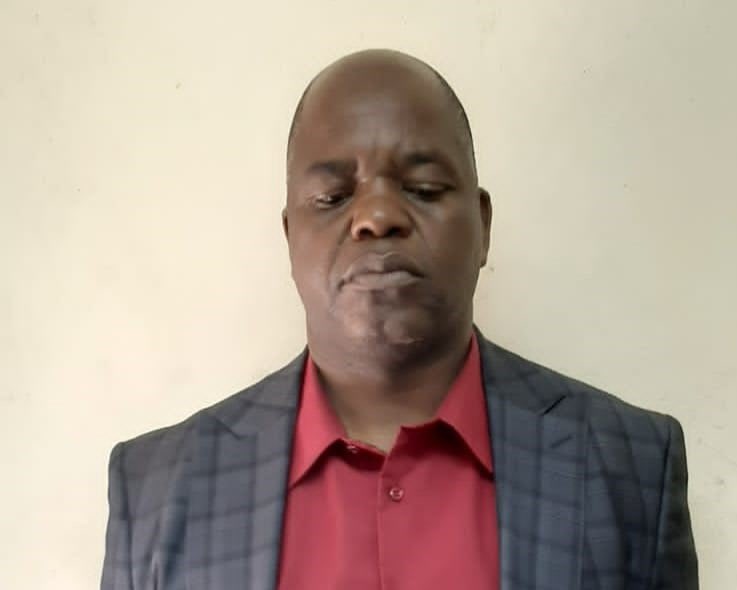 PSAFLIVE's tweet photo. BREAKING NEWS: The Hawks have arrested an illegal Nigerian Foreigner Lyson Petros and his 2 sons. The trio was operating an unregistered school in Fernadale, JHB, Lyson was the principal of Hillcrest International School, and his sons were teachers-
@sa_crime https://t.co/jbq0szWclL