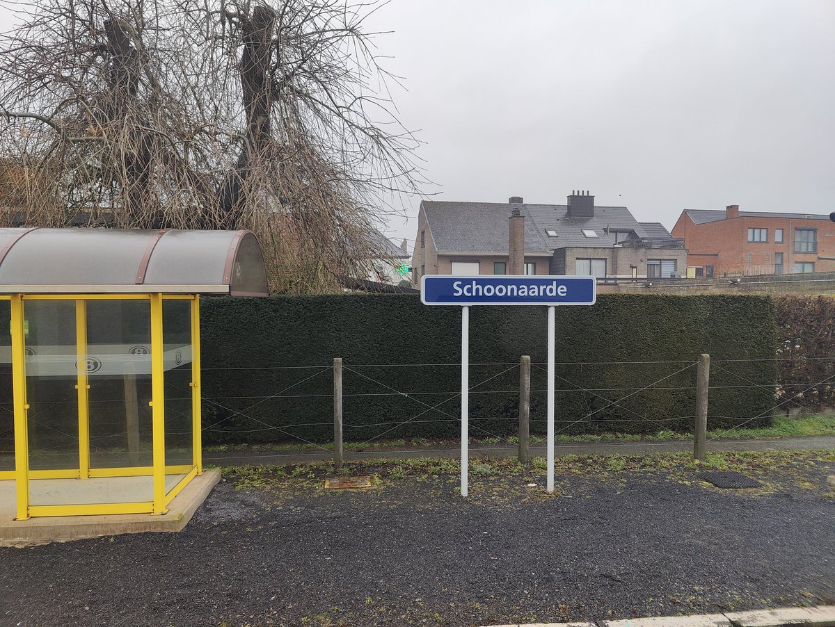 woutervhove's tweet photo. Stations waar je tot vóór vandaag nog nooit van had gehoord. #Schoonaarde https://t.co/TgbmJNCU8J