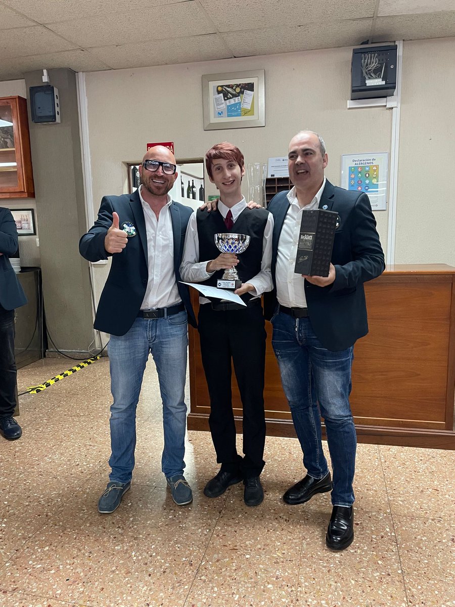 I CANARY BARTENDER SCHOOL, fue todo un éxito y los alumnos de los diferentes Institutos de Canarias de Hostelería disfrutaron, que era nuestro principal motivo y anhelo. Un día de convivencia, donde el alumno era nuestro principal objetivo. Hubieron nervios, estrés, ilusiones.