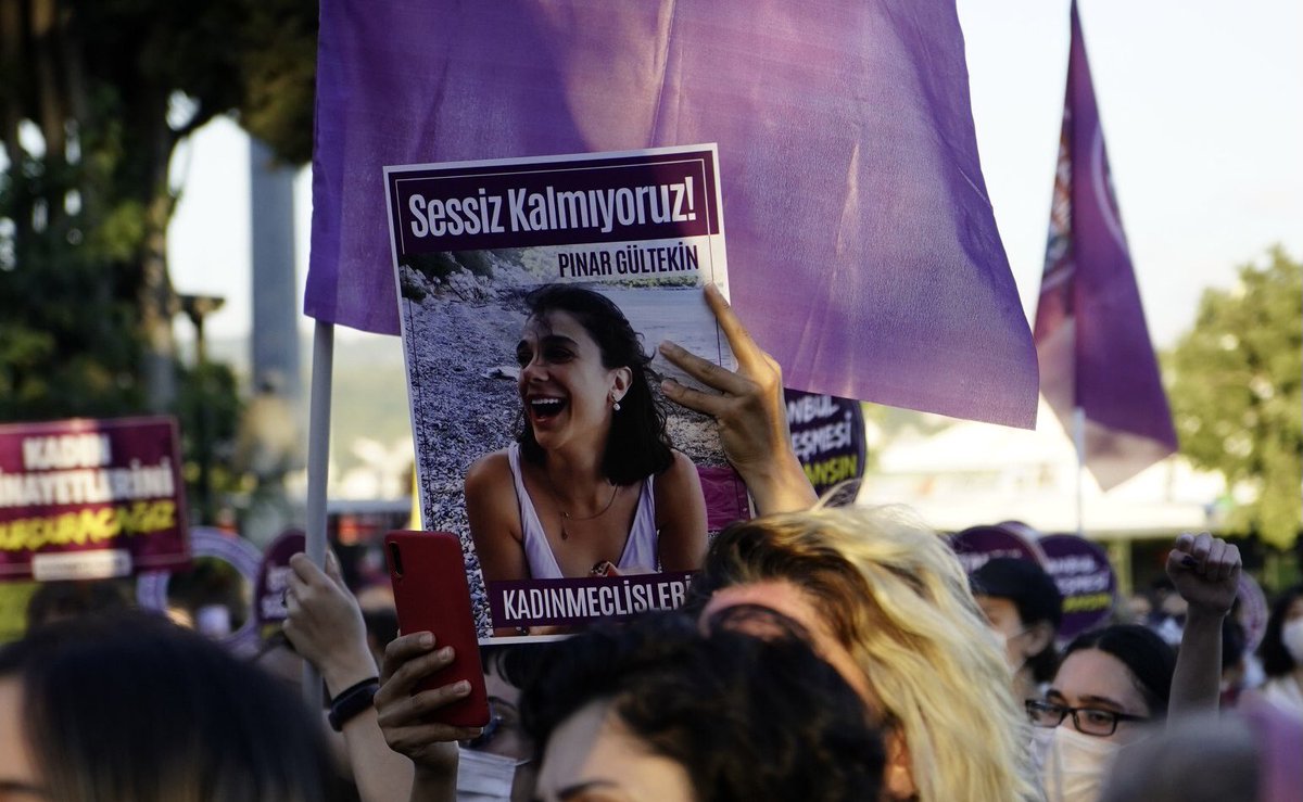 #PınarGültekin davasında,

Cemal Metin Avcı'ya "haksız tahrik" indirimi kaldırılarak indirimsiz ağırlaştırılmış müebbet,
Mertcan Avcı'ya ise "delilleri karartmak" suçundan 4 yıl hapis cezası verildi.

Yargıtay sürecinin de takipçisi olacağız. Kadın cinayetlerini durduracağız.