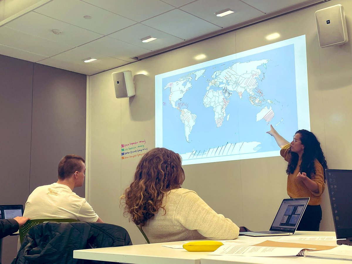 annefetrow's tweet photo. A fantastic guest lecture yesterday facilitated by @LinaPerezAngel where students in my @BatesCollege Paleoclimates class explored how El Niño has a heterogenous climate effect around the globe and how we can use proxies to look at ENSO in the past 🌦️🌬️🌊🌍  So fun and hands-on! https://t.co/p1LG4BZ6PN