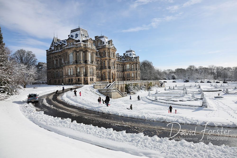 Lots of folk enjoying the snow at the Bowes Museum in Barnard Castle this morning.  @TheBowesMuseum @ThisisDurham #Snow #StormHour #ThePhotoHour #CountyDurham #DurhamDales #Weather #BarnardCastle