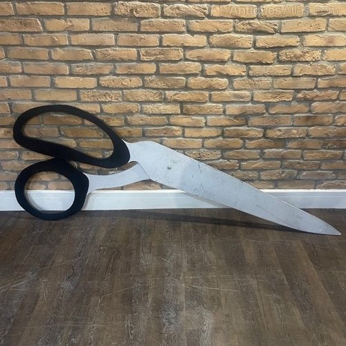 antiques_atlas's tweet photo. 1970s Large Display Scissors https://t.co/ex2roIUNql Taken from a London Salon.  Fun Gift Item #Antiques listed by David Binder ltd #advertisingdisplay #shopdisplay #vintage #vintagedisplay https://t.co/0SIYhW910L