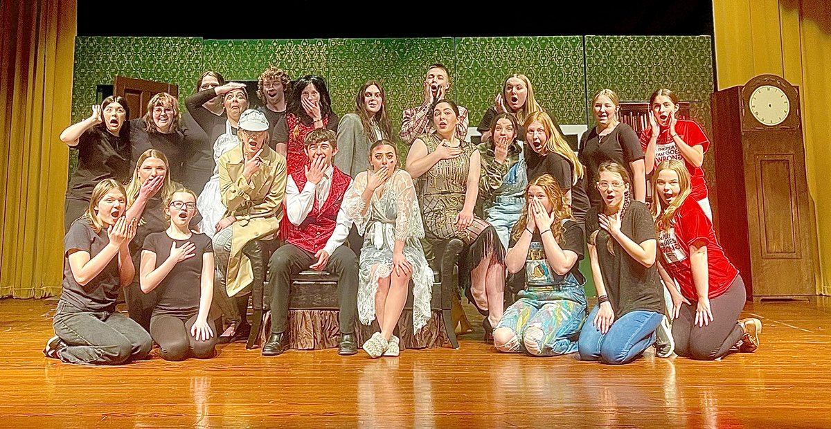 TheresaMFischer's tweet photo. Show time!! #theplaythatgoeswrong #jacketnation https://t.co/SEeOVRGLpc