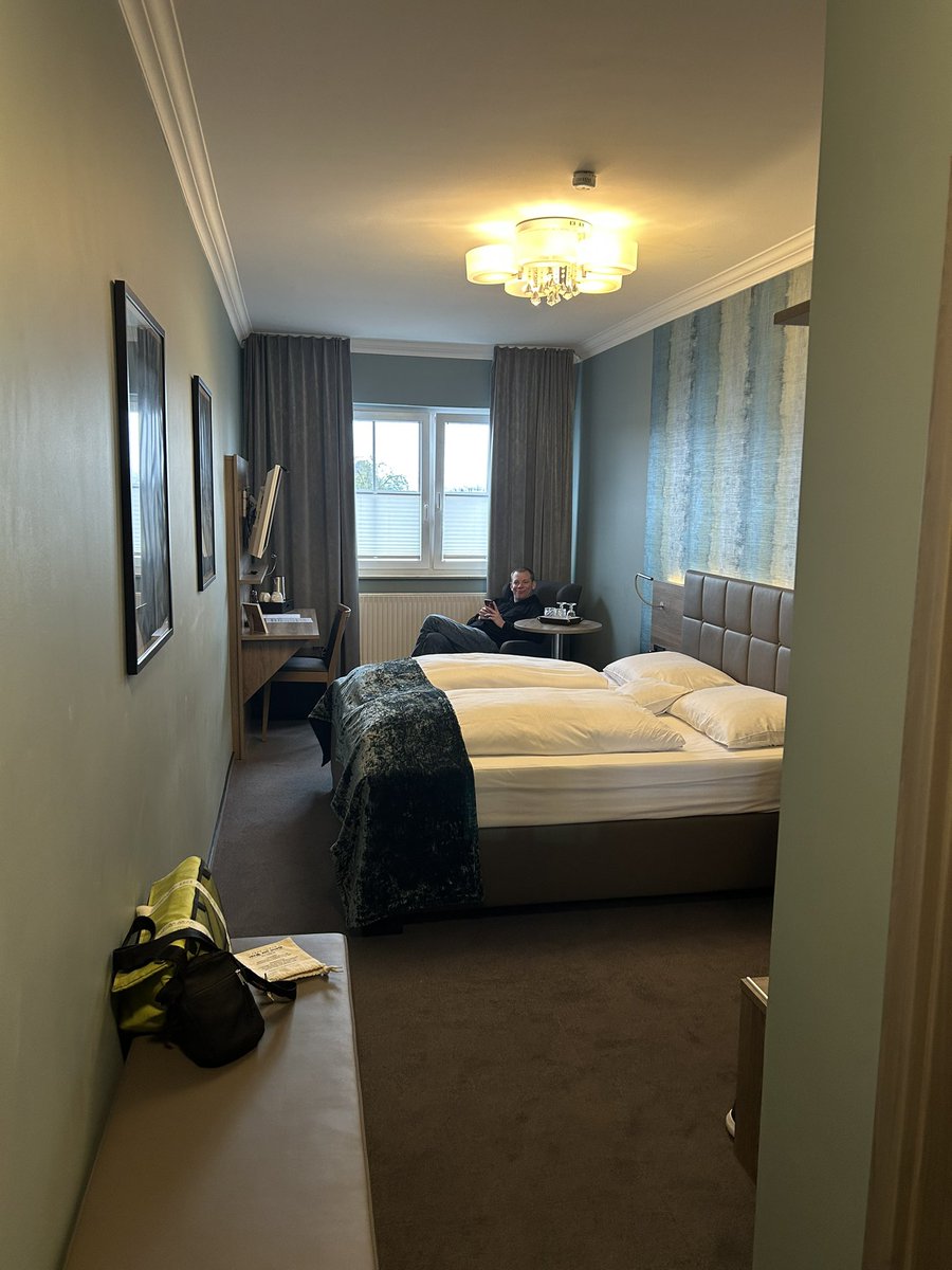 Oehrk's tweet image. Könnte echt viel schlimmer sein… #weekendtrip #hubbys #hubbygoals #grühnkohlfahrt