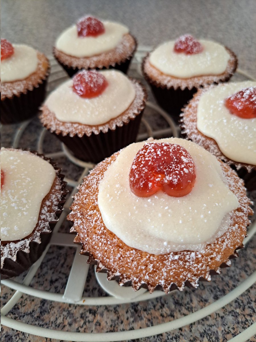 This week's #teatimetreat is a coconut and cherry muffin with a coconut and white chocolate ganache topping and all the glace cherries! #eatlikearaw #storecupboardingedients 💕