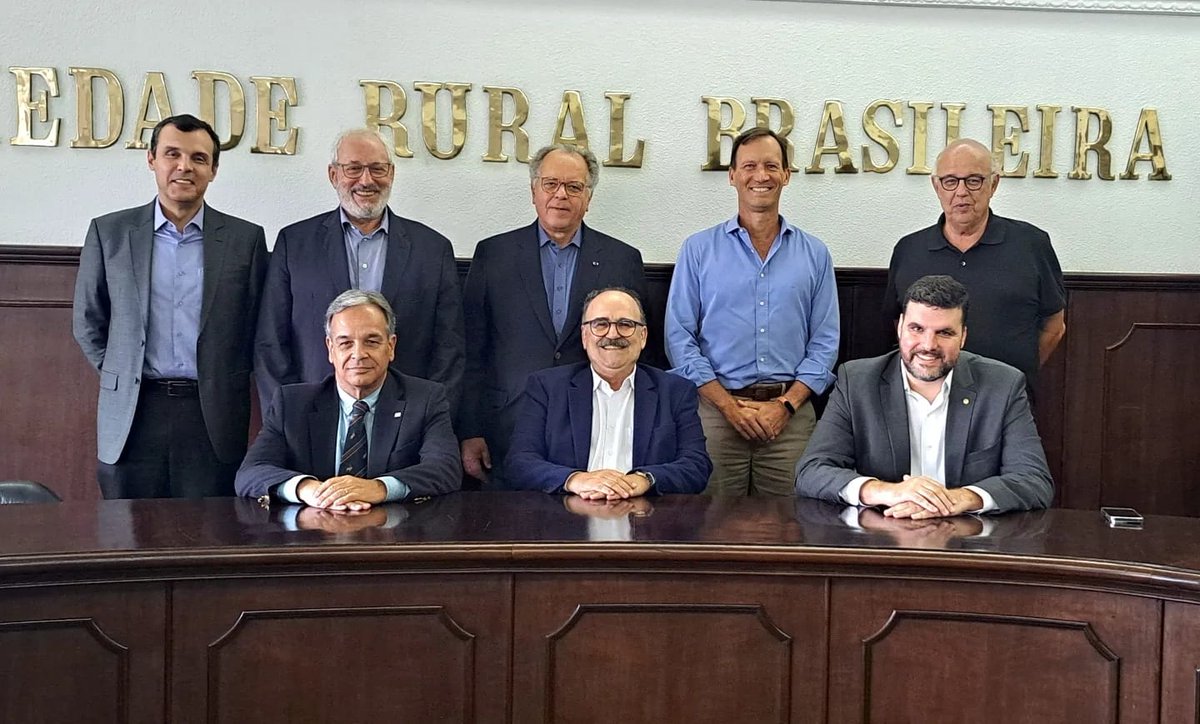 O presidente da Sociedade Rural Brasileira🌱 Sérgio Bortolozzo, recebeu nesta quinta o presidente da Frente Parlamentar da Agropecuária (FPA), Dep. @PedroLupion, em uma visita de cortesia à sede da entidade, em São Paulo. A SRB agradece a visita e deseja sucesso ao deputado!