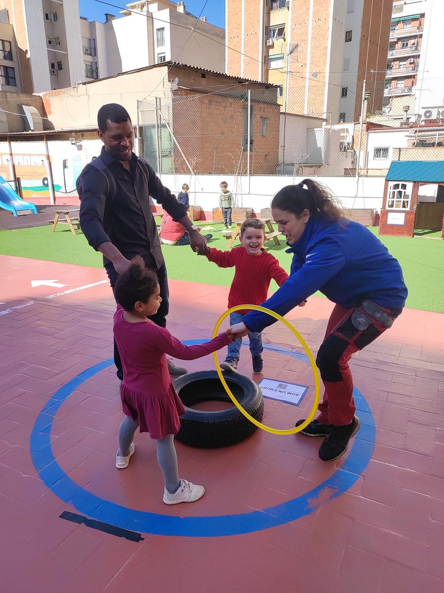 virolaigrimm's tweet photo. Avui estem gaudint d'un dels nostres dies preferits del curs: Escola Oberta. Compartir moments família-escola dibuixa a tothom un somriure! 😀🥰 @EscolaVirolai https://t.co/9q0C1nSzax
